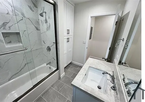 3961 Hillcrest Dr #8 — Photo 3