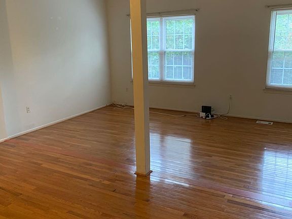 4th image of 830 Ivy League Ln
