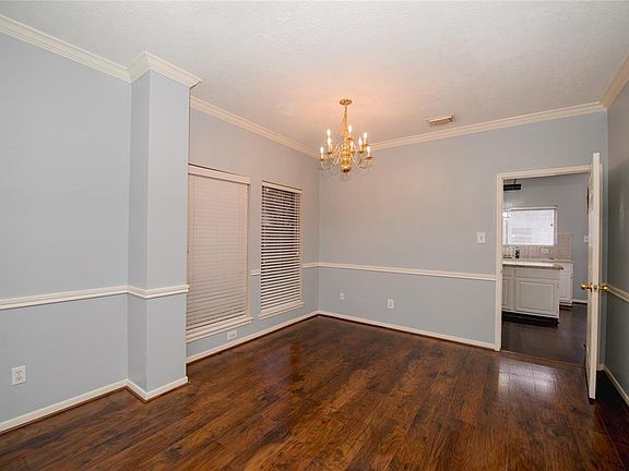 3rd image of 1012 Chesterwood Dr
