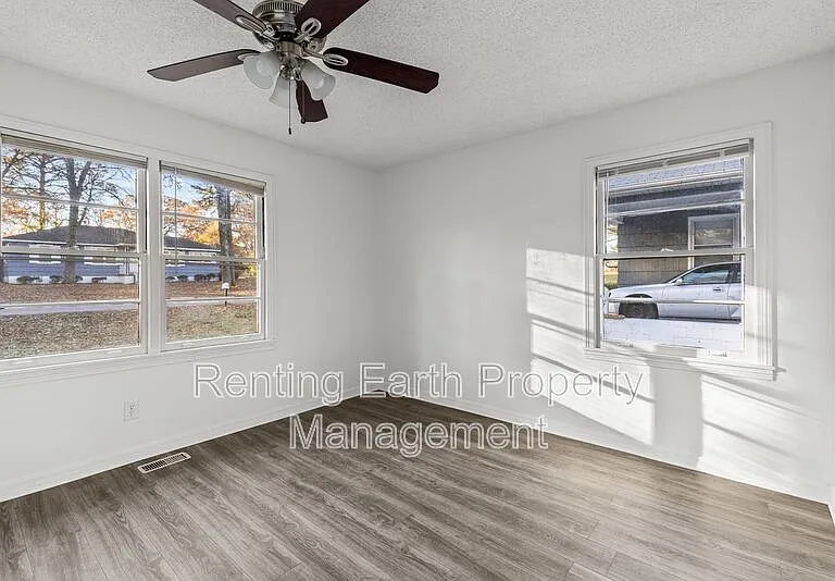 2321 4th St NE — Photo 8