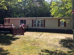 10242 Munro Lake Dr, Levering, MI 49755