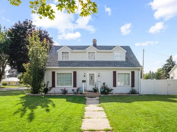 802 Mac Arthur Dr, Beaver Dam, WI 53916