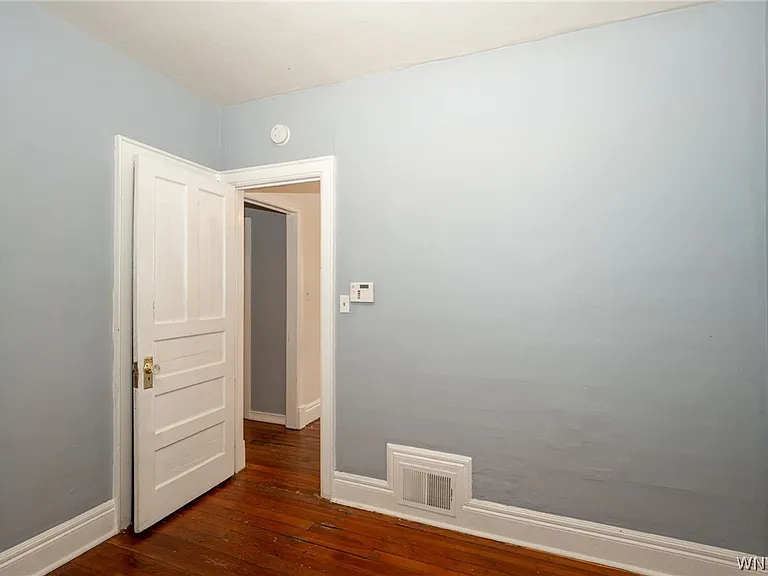 11 Hoyt St — Photo 20