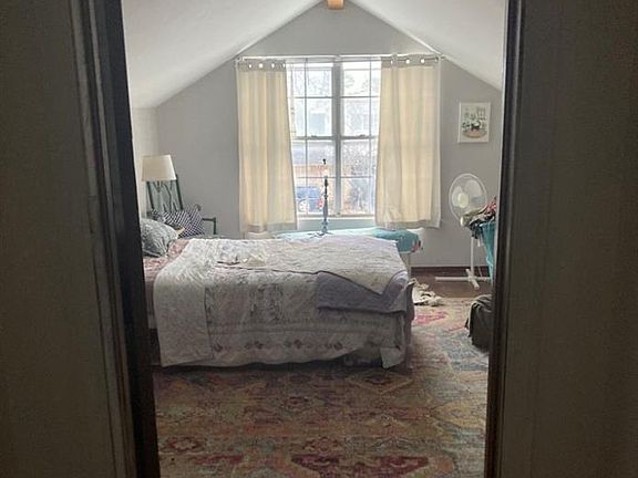 4th image of 640 Belle Air Ave