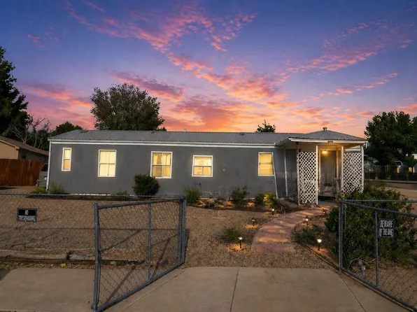 1742 Chamisa Ave SE, Los Lunas, NM 87031