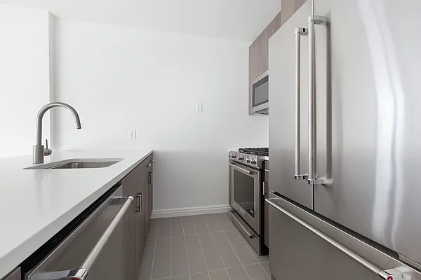 Rented by Greystar | media 6