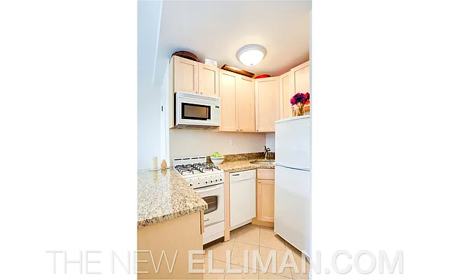 Sold by Douglas Elliman | media 15