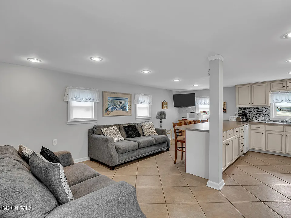 21 E Bay Way