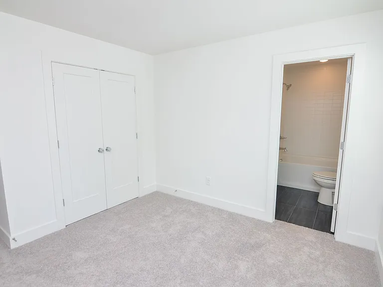 550 Markham St #18 — Photo 20