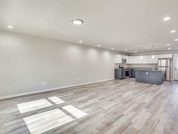 4th image of 931 River Rd #933