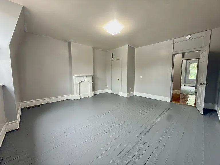 2271 Vine St — Photo 22