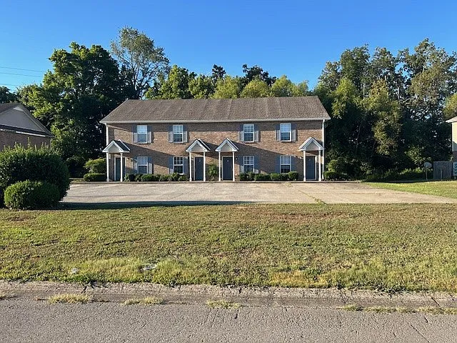 2 bed, 1.5 bath, 1100 sqft, $975 — Photo 2