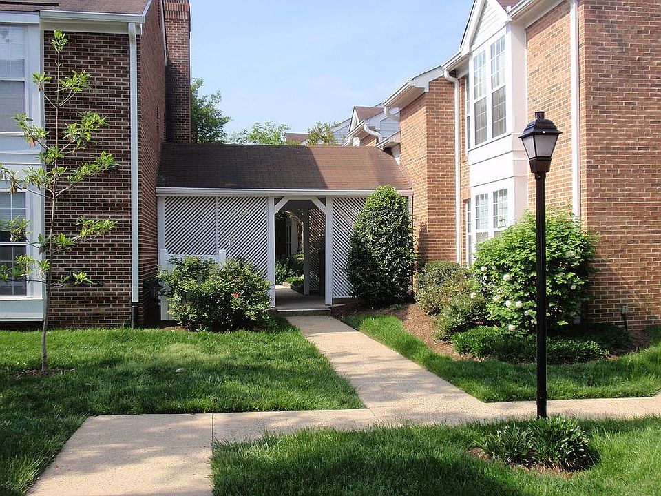 2nd image of 2598B S Arlington Mill Dr #2