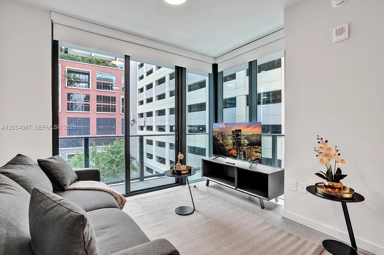 Studio, 1.0 bath, 409 sqft, $2,800 — Photo 1