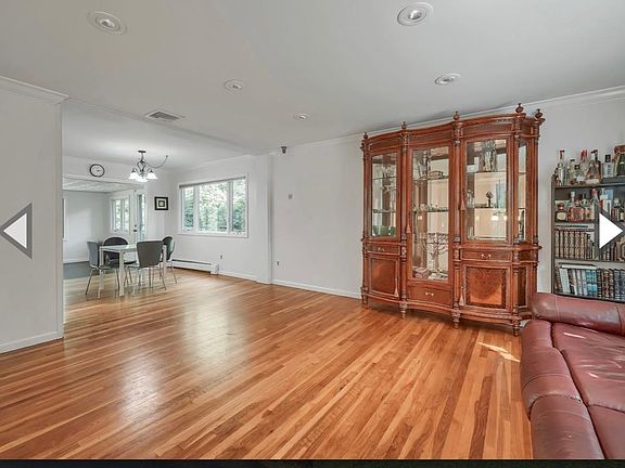 4th image of 16 Victoria Dr