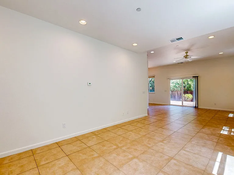 642 Acacia Ln — Photo 20