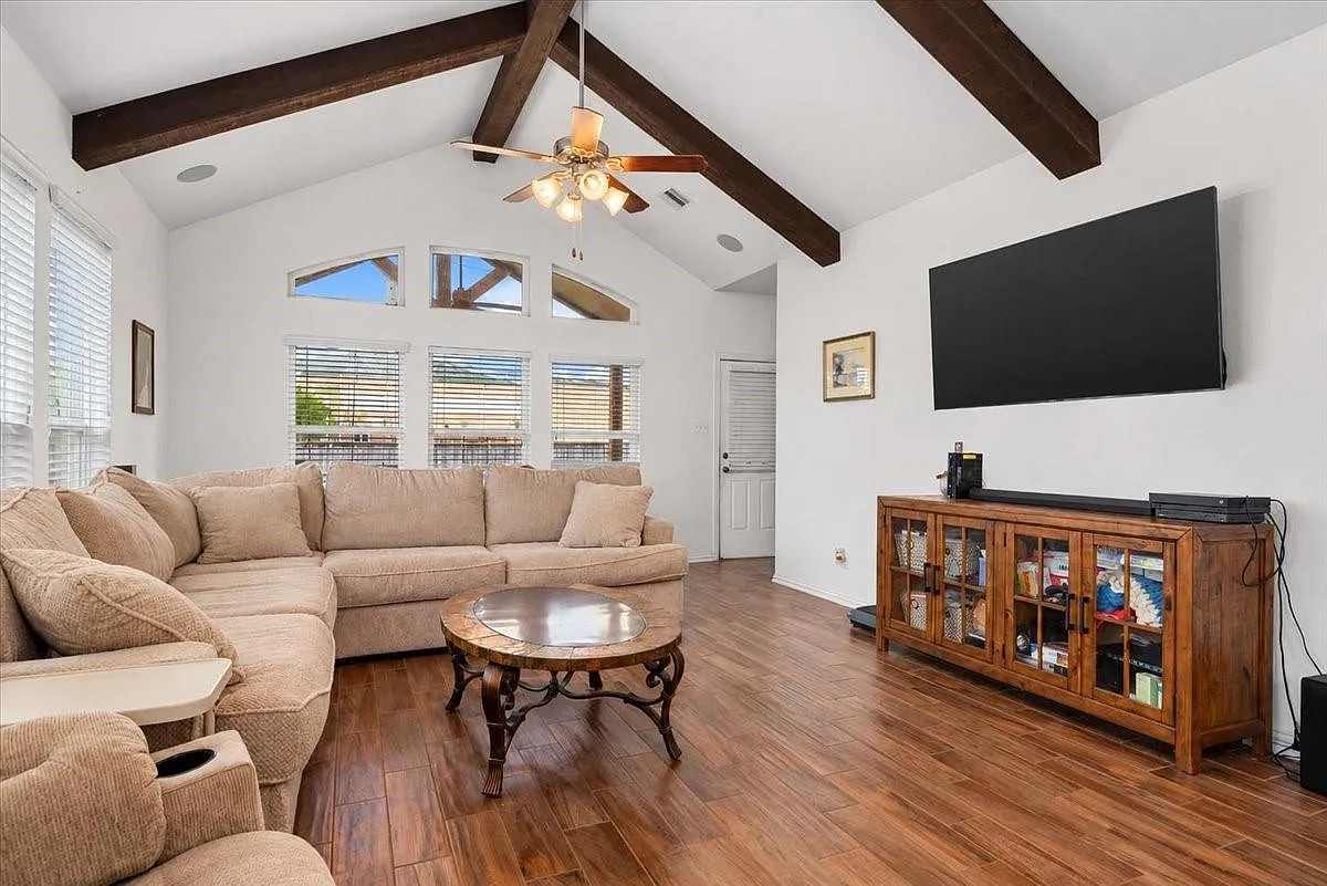 4 bed, 3.5 bath, 2748 sqft, $2,850 — Photo 3
