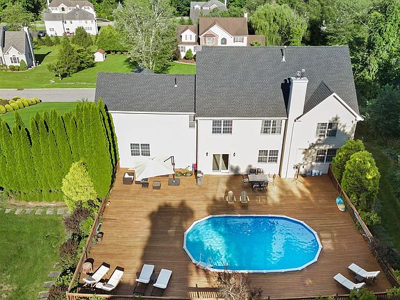 5th image of 122 Duke Drive