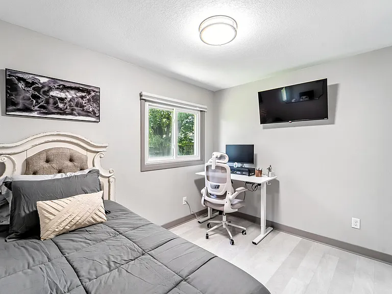 Jennifer Dr — Photo 23
