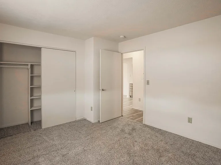 Port Crossing Apartments — Photo 81