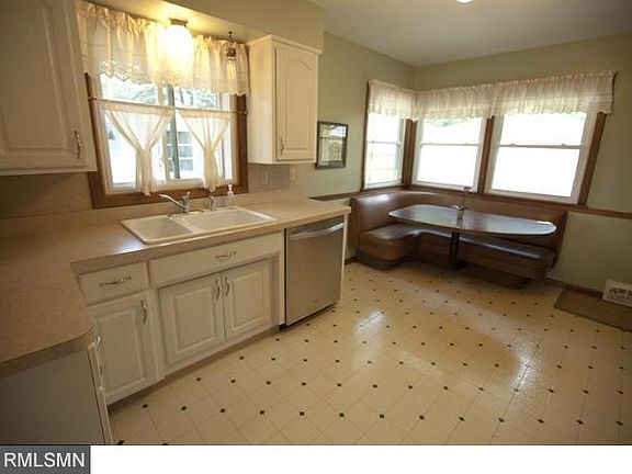 3rd image of 1738 Chatsworth St N