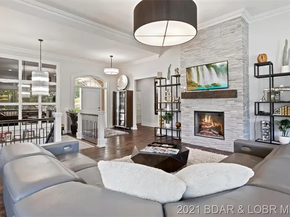 244 Resplander Cir, Sunrise Beach, MO 65079