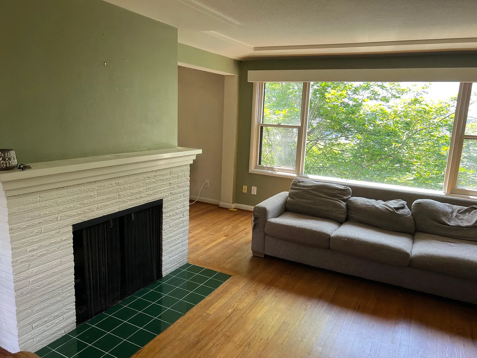 2209 E 6th St — Photo 2