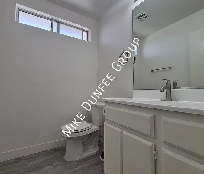 927 Freeman Ave — Photo 7