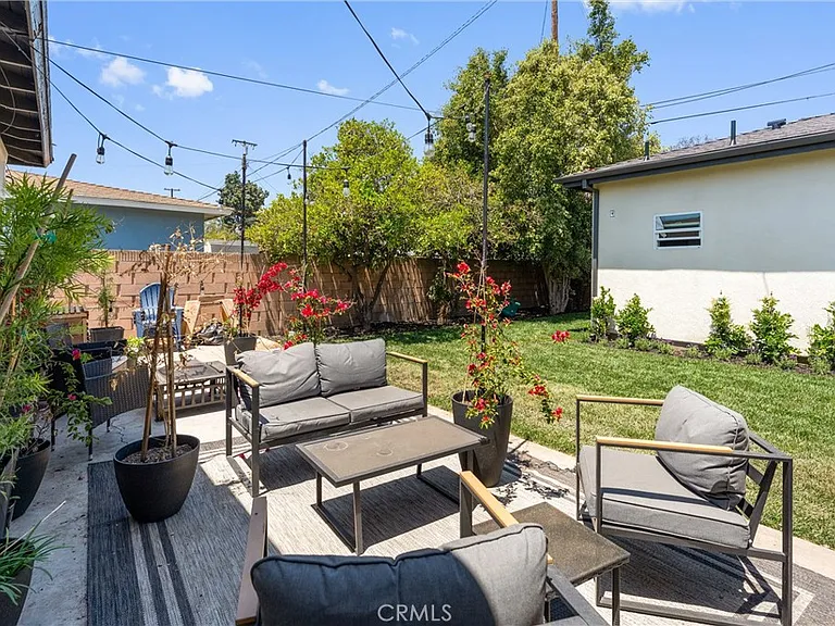 923 W Maple Ave — Photo 16