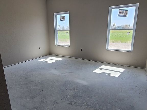 5th image of 8 Greystone Ln