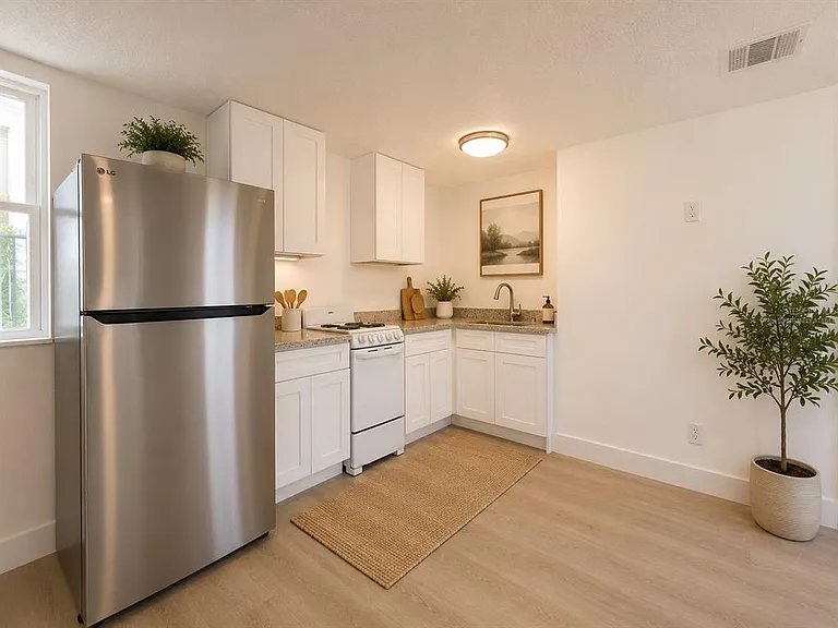 401 E Columbus Dr #2 — Photo 4