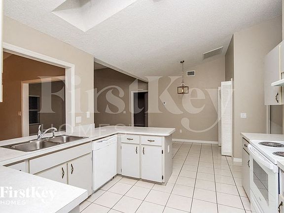 5th image of 654 Bloke Ave SE