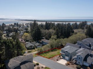 Moon Dancer Ln, Tillamook, OR 97141