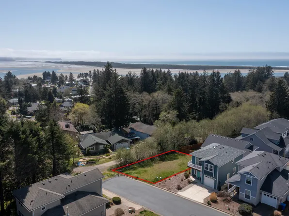 Moon Dancer Ln, Tillamook, OR 97141