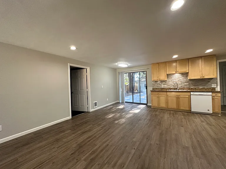 16607 Benson Rd S — Photo 8