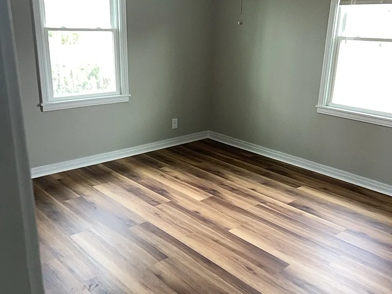 300 E Parkview Dr — Photo 3