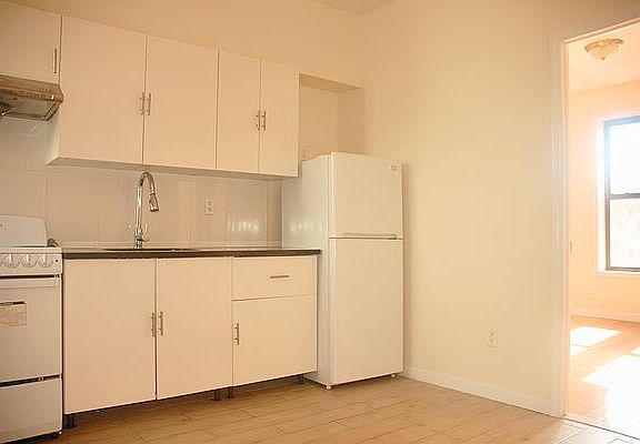 4th image of 54 Henry St APT 14