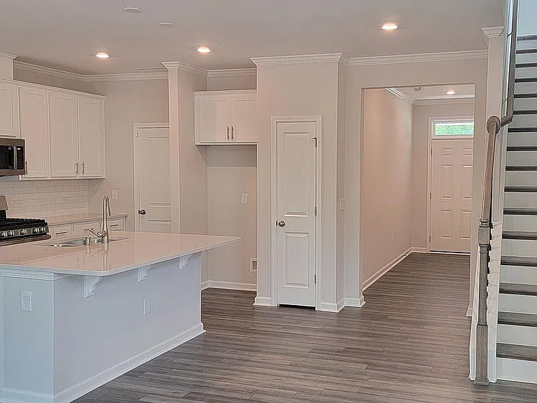 421 Hazy Hills Ln — Photo 10