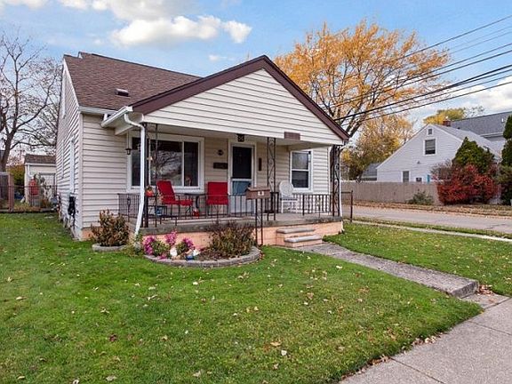 2nd image of 3689 Buckingham Ave