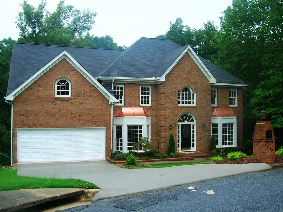 Wonderful renovation on culdesac lot
