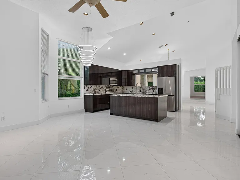 7087 NW 78th Pl — Photo 18