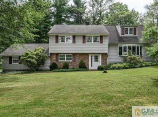 4 Mountain View Ln, Warren, NJ 07059