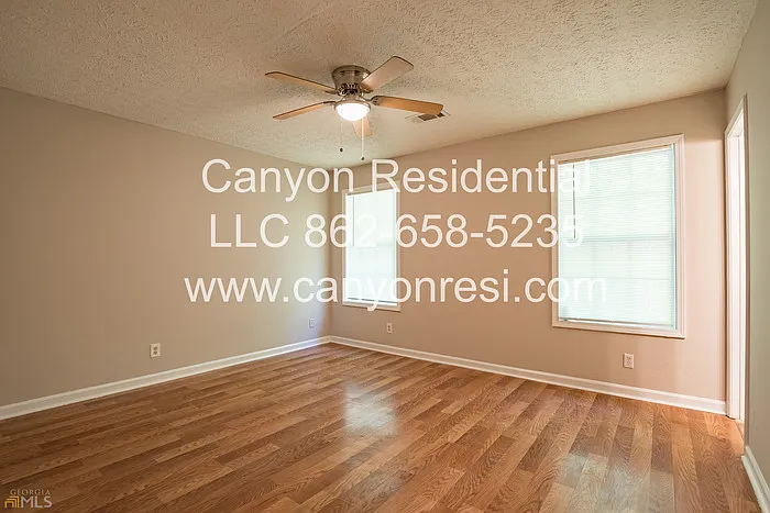 220 Splitwood Ln — Photo 12