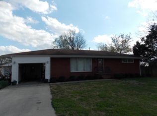 402 W Candler Ave, Muscle Shoals, AL 35661