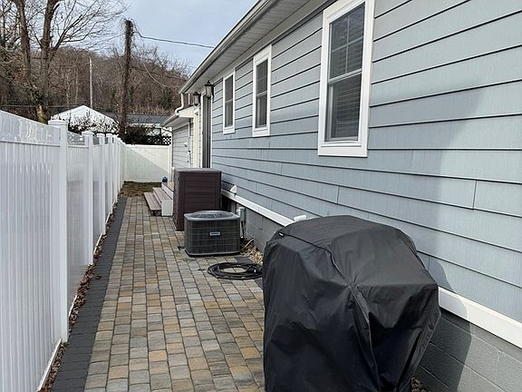 3rd image of 1914 25th St