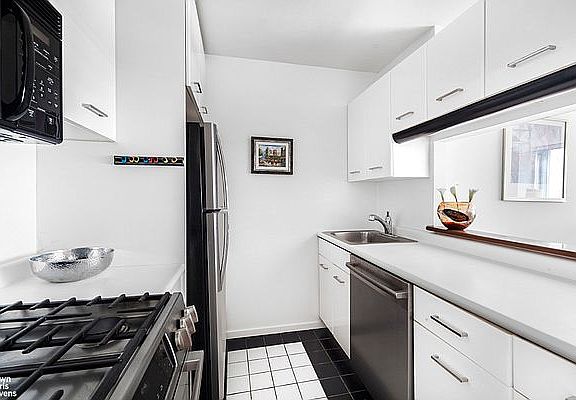 5th image of 2373 Broadway APT 803