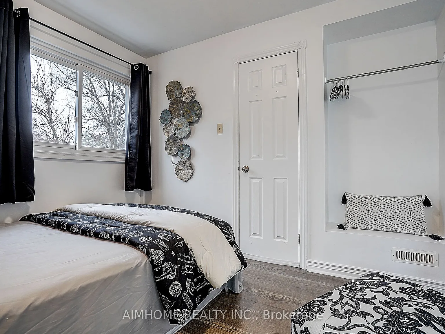 5 bed, $5,000 — Photo 3