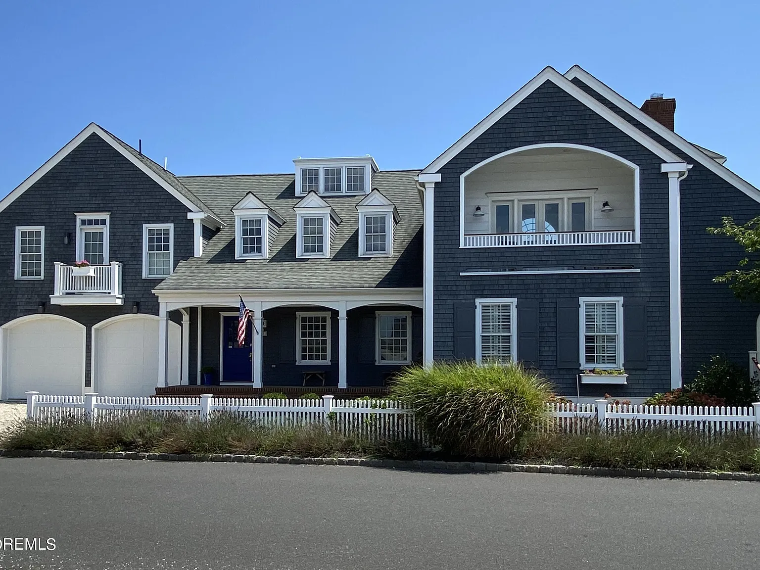 4 bed, 4.5 bath, 3645 sqft, $13,500 — Photo 2