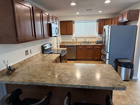 4th image of 3306 Royal Palm Dr