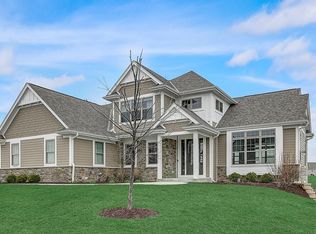 N66W15676 Fox Meadow Dr, Menomonee Falls, WI 53051